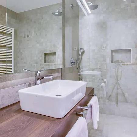 Elegant Istria 18m Private Pool Novica Platinum 4 Bedrooms Jacuzzi Sauna And Gym Villa *